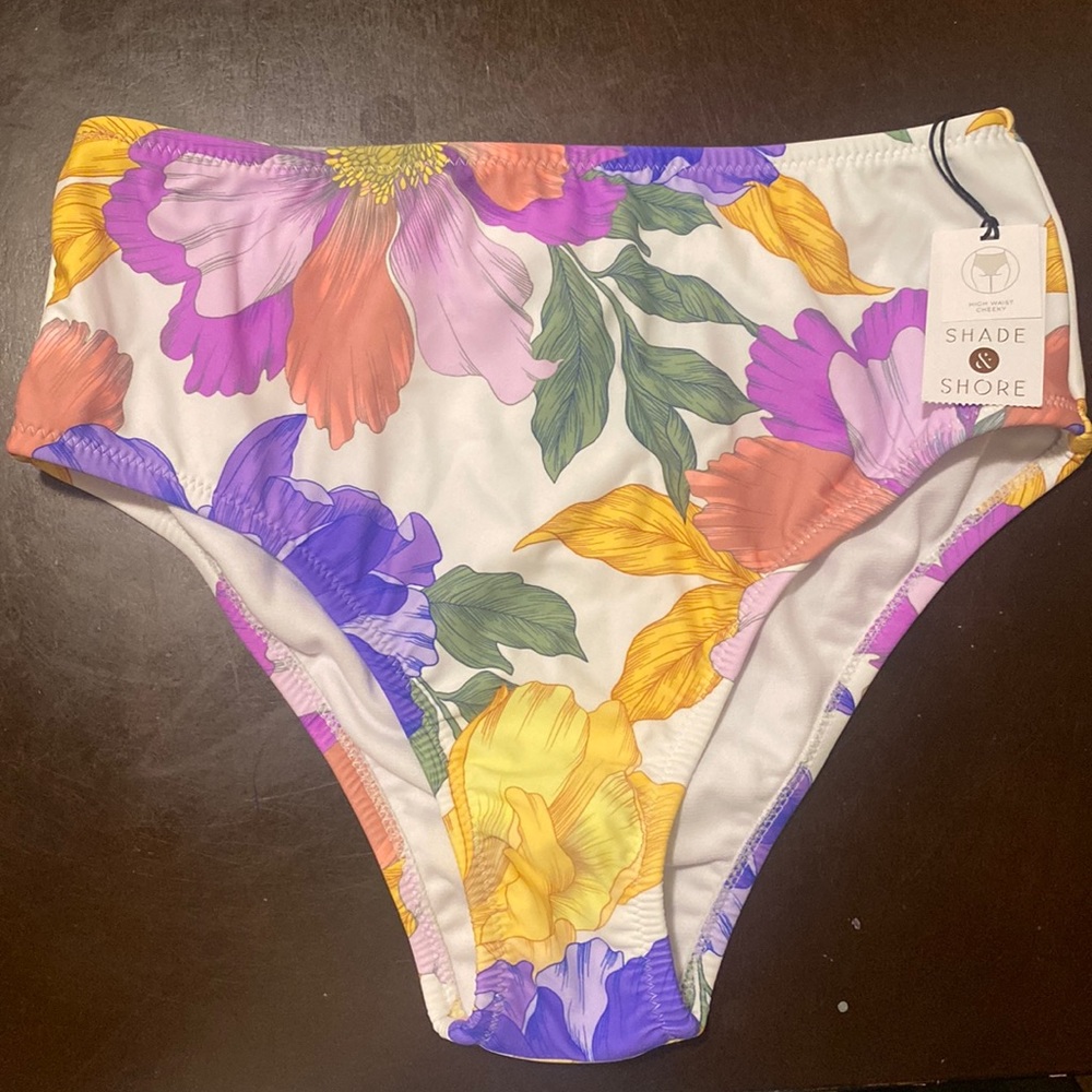 NWT Shade & Shore Target high waist cheeky swim bottom in size Medium